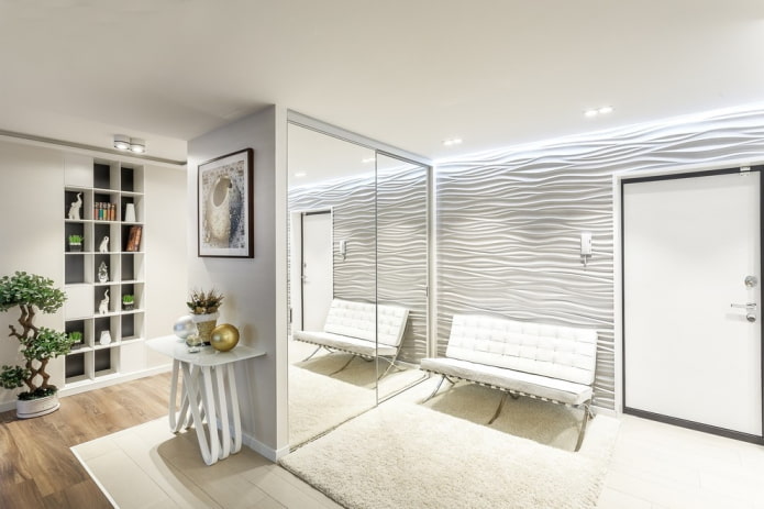inrichting van het interieur van de gang in hightech-stijl