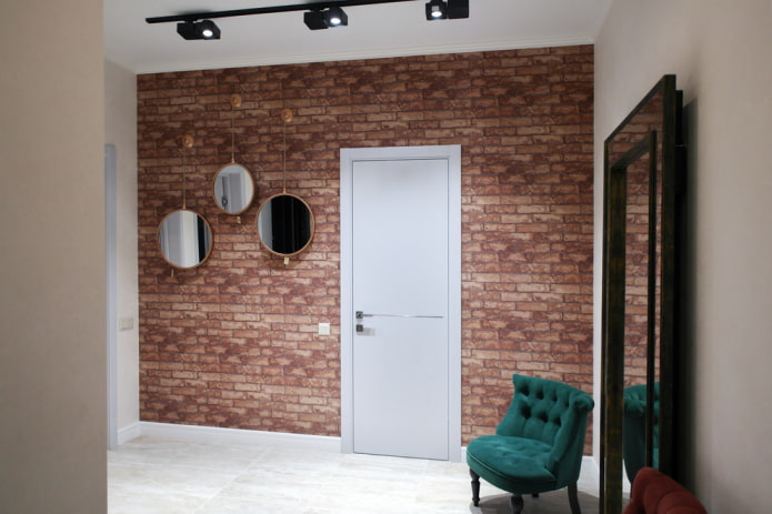 hal met een bakstenen muur in industri?le stijl