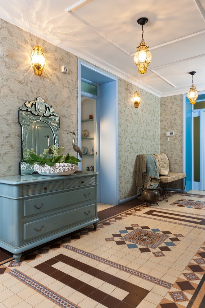 verlichting in het interieur van de gang in Proven?aalse stijl