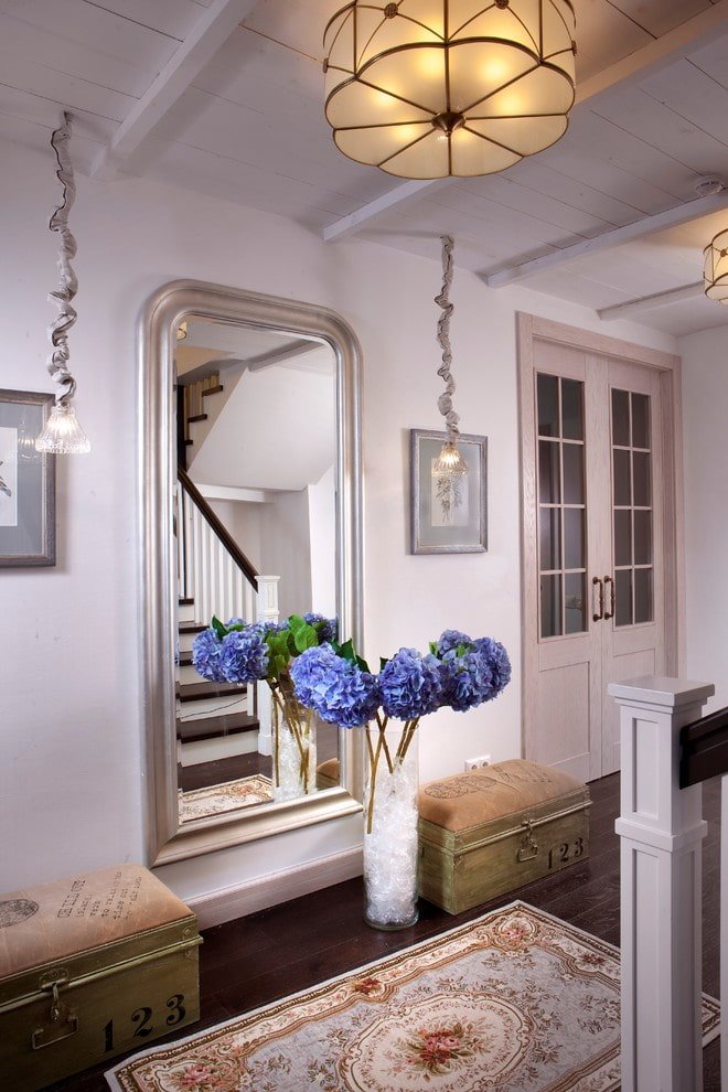 decoratie en accessoires in het interieur van de hal in Proven?aalse stijl