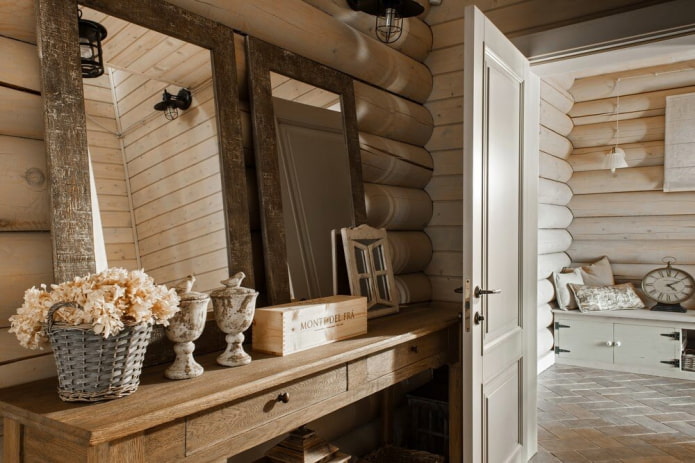decoratie en accessoires in het interieur van de hal in Proven?aalse stijl