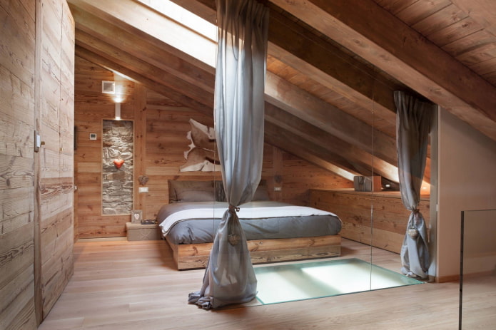 interieur van een slaapkamer op zolder van ruw hout