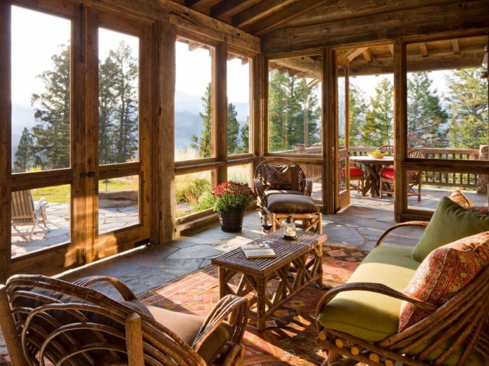 houten veranda in chaletstijl