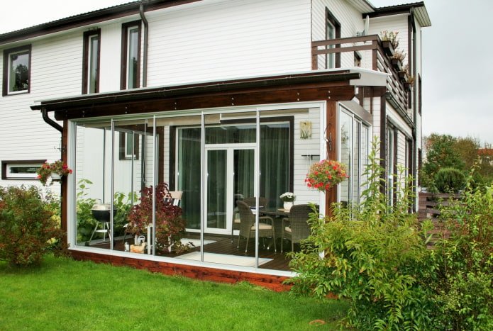 glazen veranda in de tuin