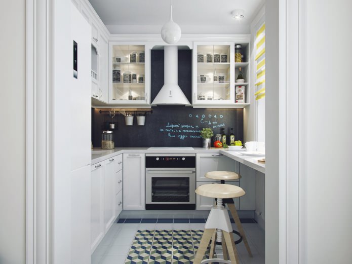 keukeninterieur met witte keukenset