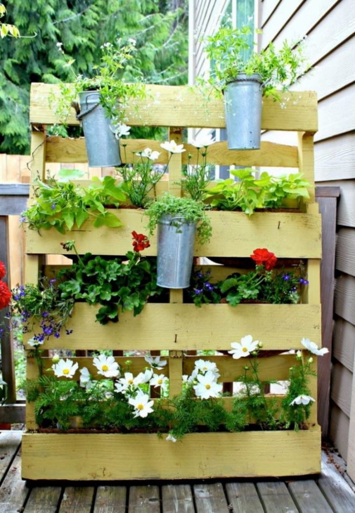 Bloemen op een pallet