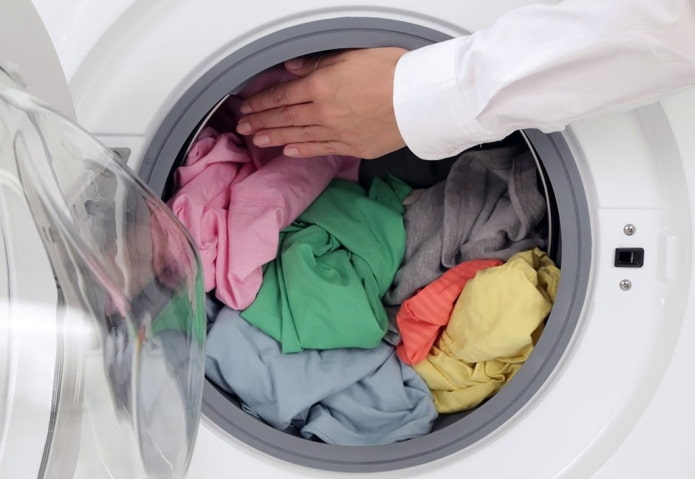 De was correct in de wasmachine laden