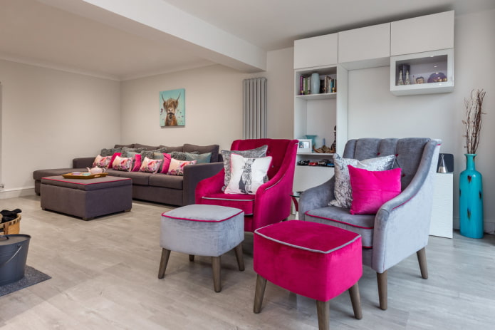 poefs op poten in het interieur