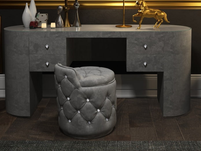 poef met strass-steentjes in het interieur