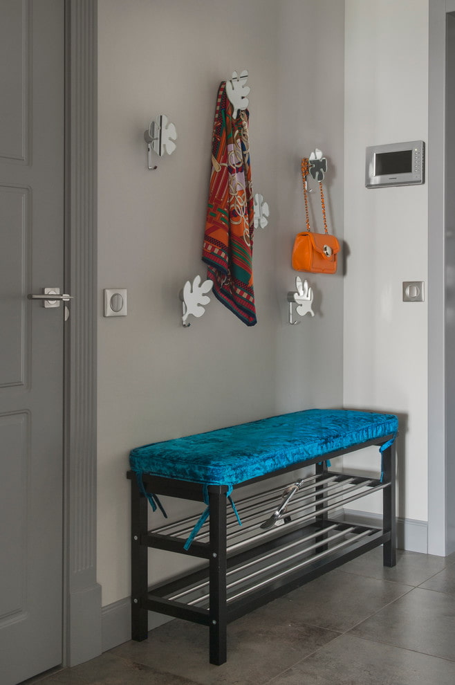 poef in het interieur van de gang