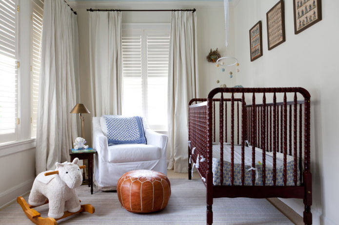leren poef in het interieur van de kinderkamer