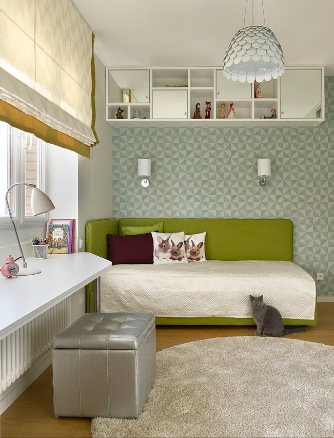 zilveren poef in het interieur