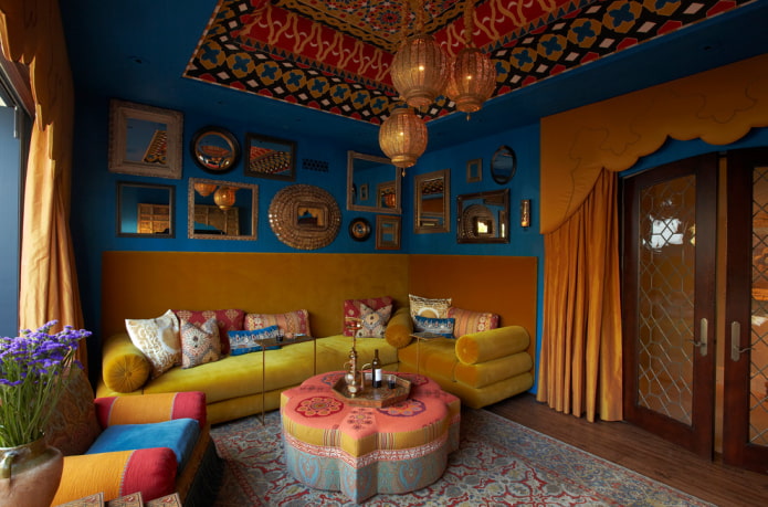 poef in het interieur in oosterse stijl