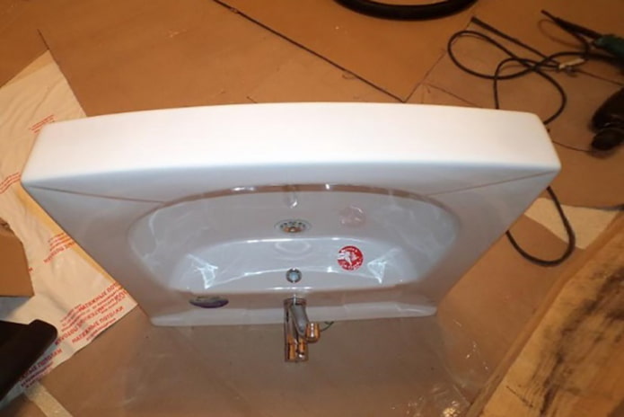 Montage van de spoelbak