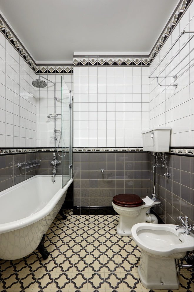 tegelindeling in het badkamerinterieur