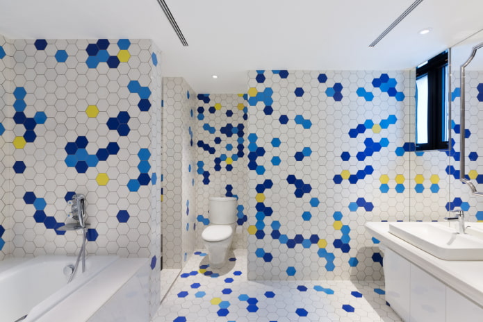 tegelindeling in de badkamer 
<p>De foto toont witte ruitvormige tegels met heldere spatten op de vloer en muren in het interieur van de badkamer.</p>
<p> <img decoding= tegelindeling in het badkamerinterieur