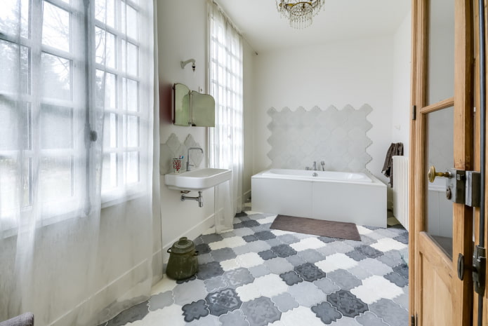 tegelindeling op de vloer in de badkamer