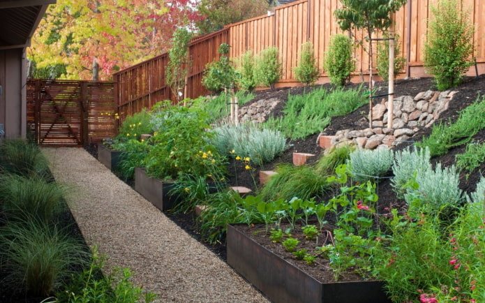 moestuin op een helling