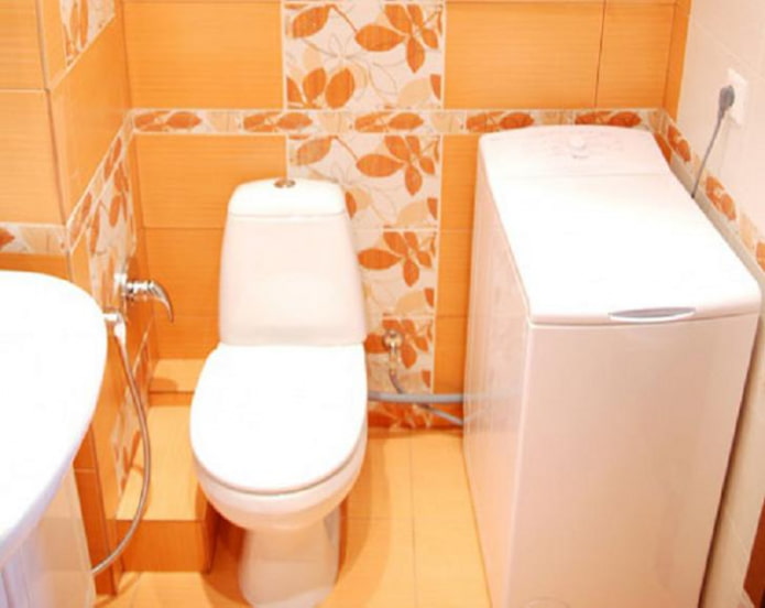 smalle badkamer met een wasmachine
