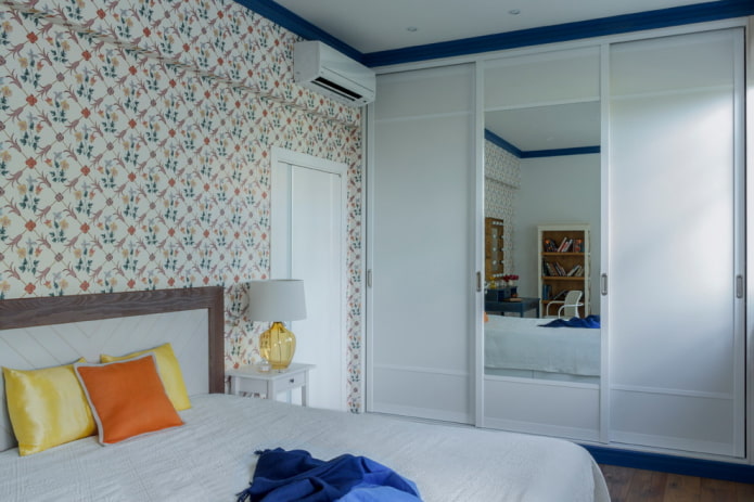 kledingkast met schuifdeuren in de slaapkamer