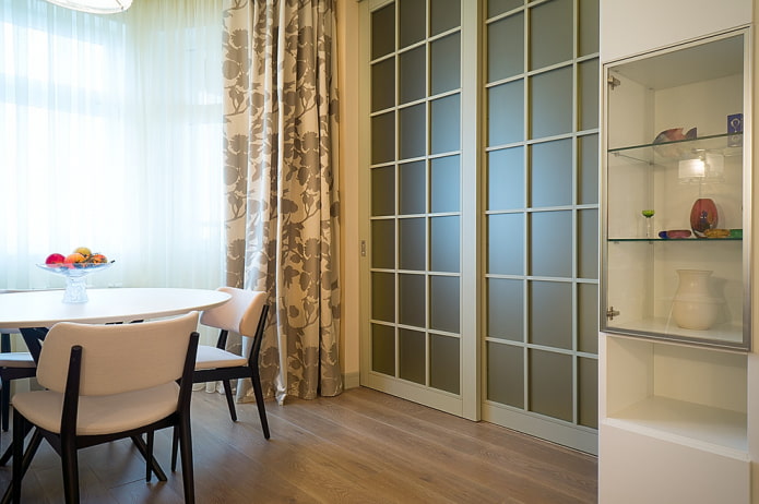 schuifdeuren met inzetstukken aan de binnenzijde