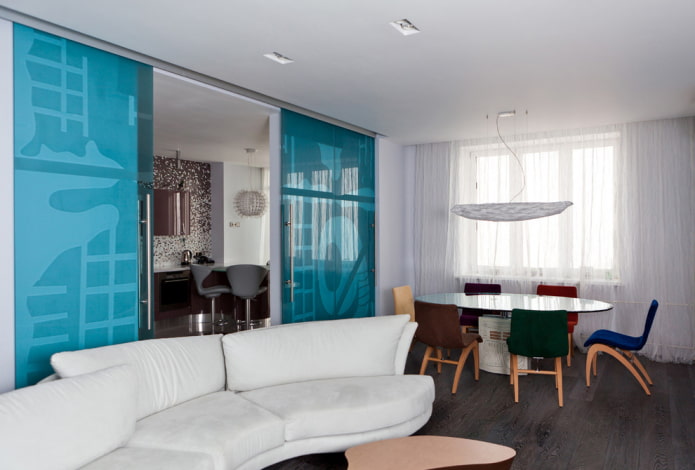 schuifpanelen met een patroon in het interieur