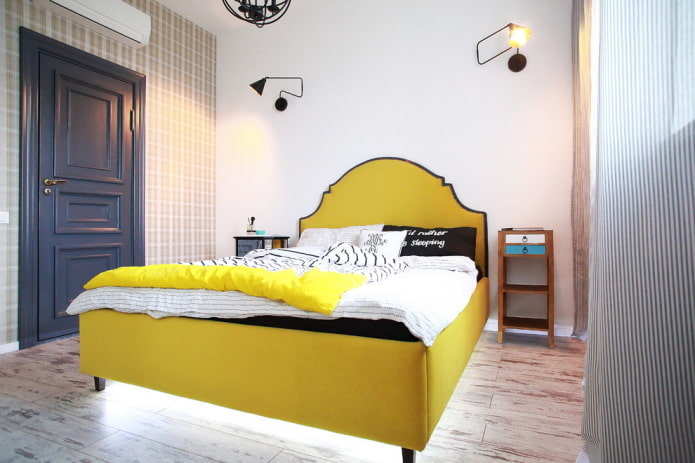 eenpersoonsbed en een half bed in het interieur