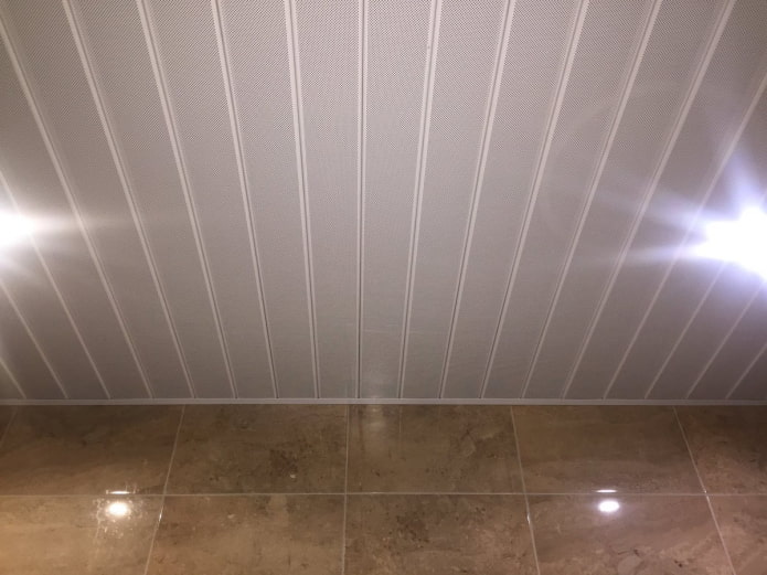 geperforeerde lamellen hangende structuur