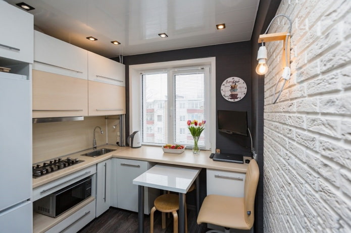 plafondafwerking in een Chroesjtsjovisch appartement