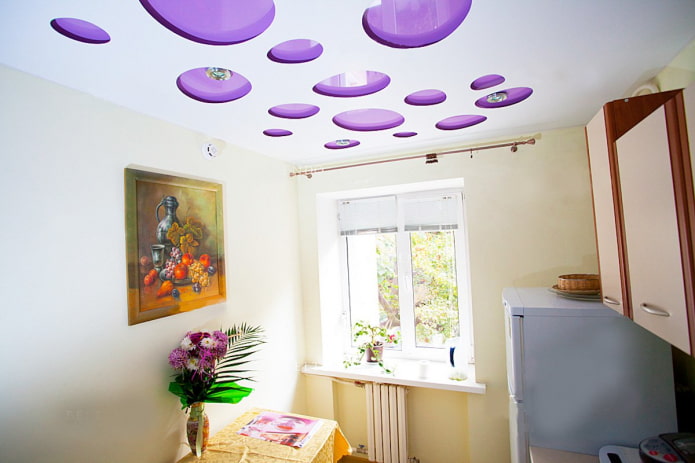 gesneden spanplafond in de keuken
