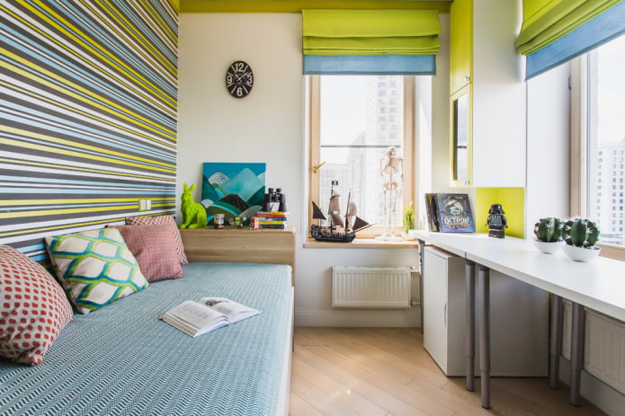 dubbele vouwgordijnen in de kleuren groen en blauw