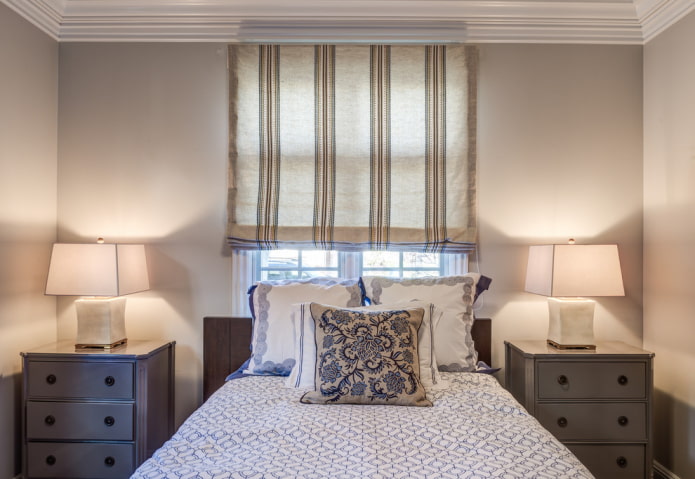 linnen vouwgordijnen in de slaapkamer