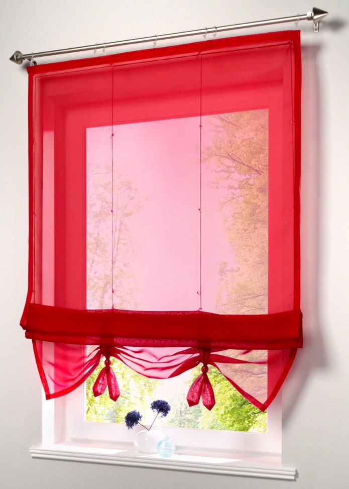 Romeins gordijn aan ringen