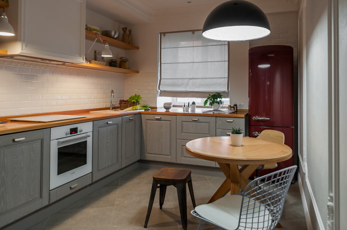 vouwgordijnen in het keukeninterieur