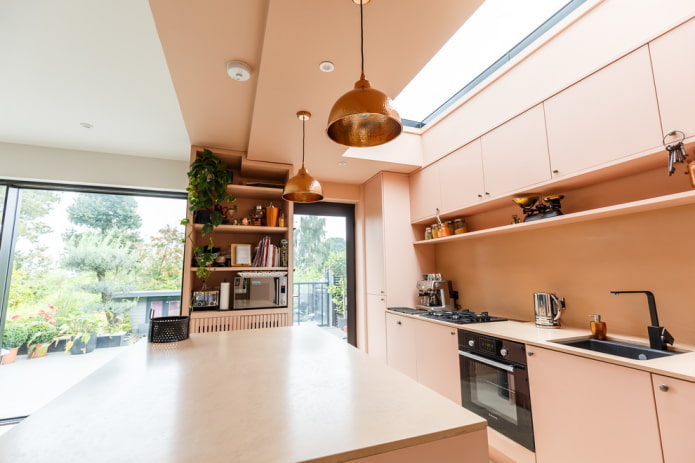 keukeninterieur in roze tinten