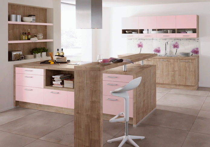 keukeninterieur in beige en roze tinten