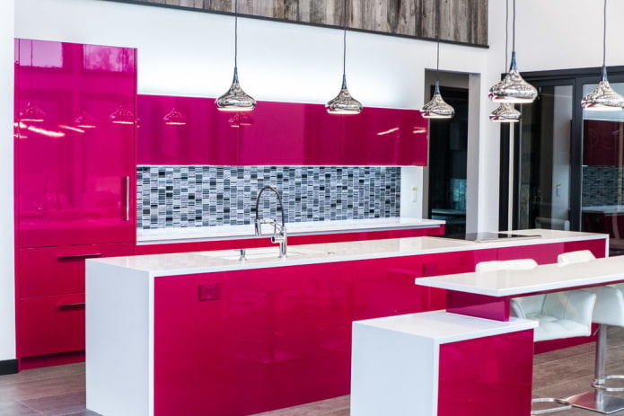 keukeninterieur in roze tinten