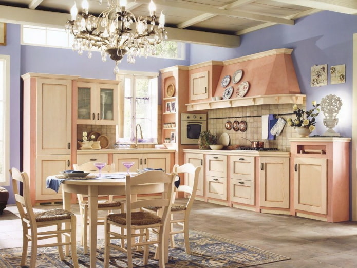 roze keukeninterieur in Proven?aalse stijl