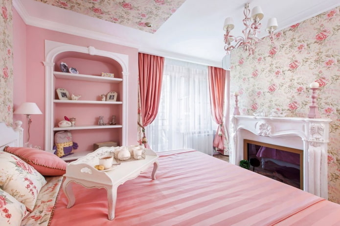 interieur van een wit-roze slaapkamer