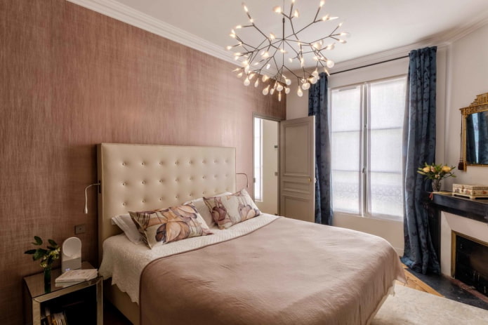 slaapkamerinterieur in roze tinten