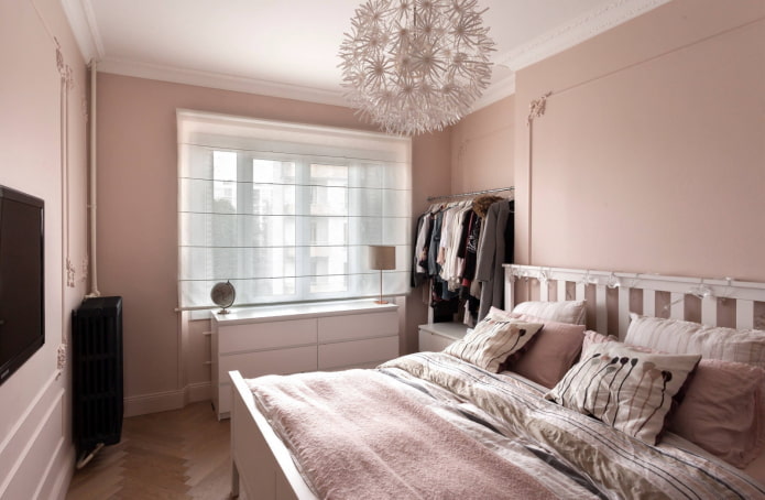 slaapkamerinterieur in roze tinten