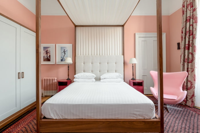 meubels in het slaapkamerinterieur in roze tinten