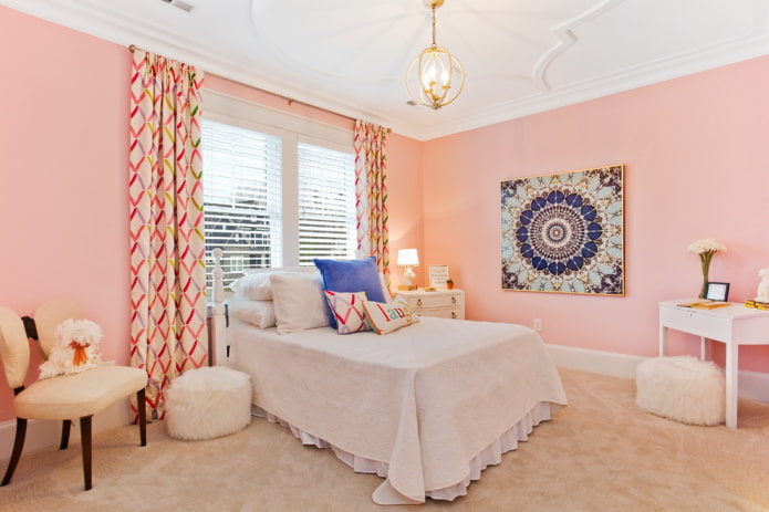 slaapkamerinterieurdecoratie in roze tinten