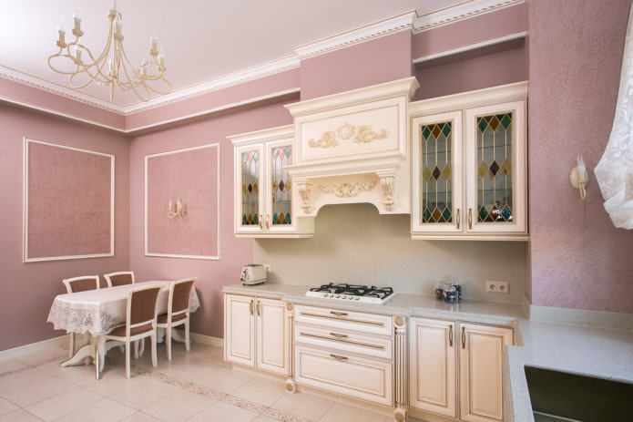 keukeninterieur in roze tinten