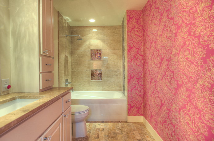 roze behang met goud