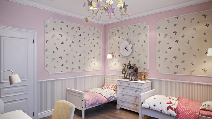 roze en beige behang in de kinderkamer