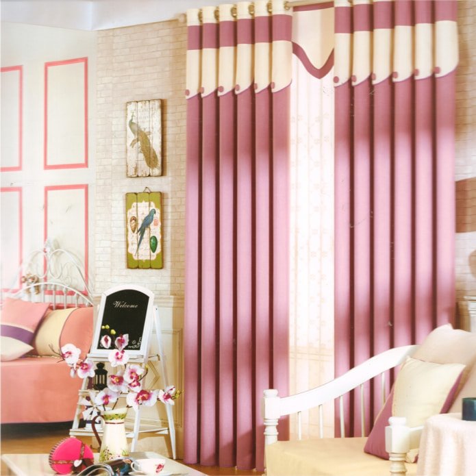 verduisteringsgordijnen in de woonkamer