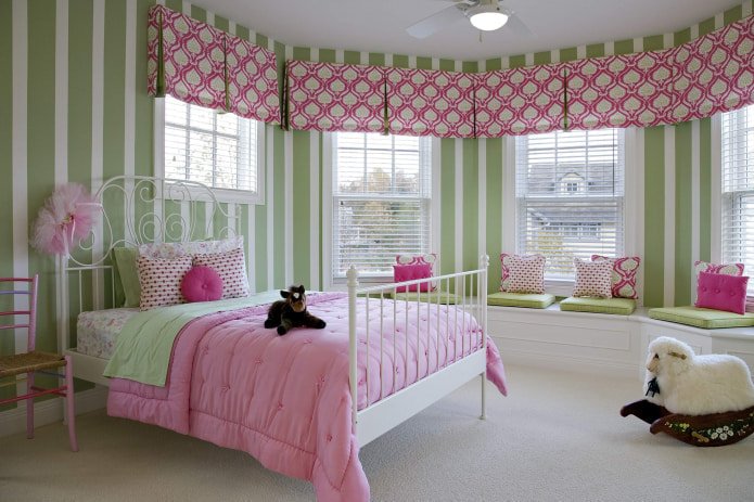 roze textiel in de kinderkamer