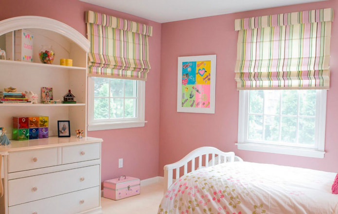 geel-roze vouwgordijnen