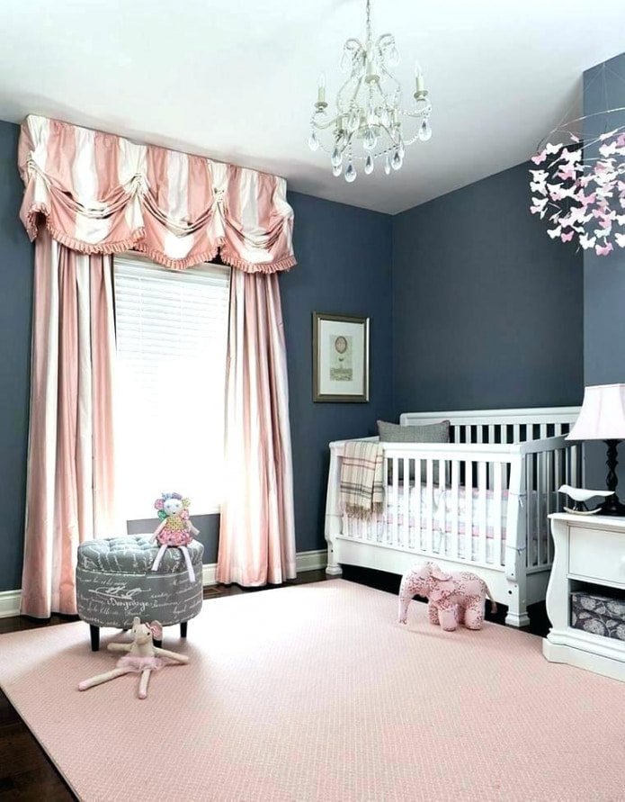 witte en roze lambrequin